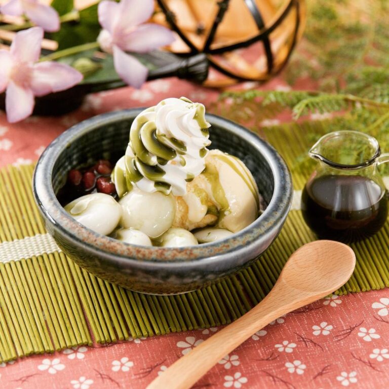 クリーム餡小倉抹茶白玉入り