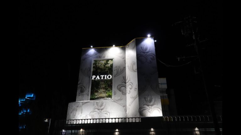 ホテルパティオ 外観（PATIO の看板）